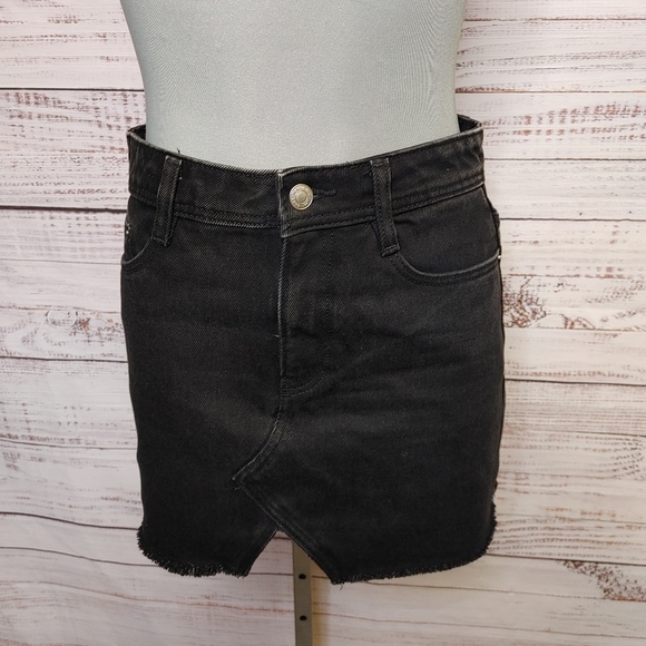 Zara Raw Hem Denim Skirt Size XS - Picture 3 of 10